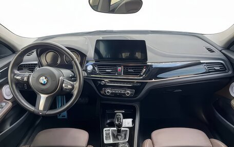 BMW 1 серия, 2022 год, 1 900 000 рублей, 7 фотография