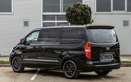 Hyundai Grand Starex Grand Starex I рестайлинг 2, 2014 год, 2 000 000 рублей, 4 фотография