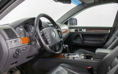 Volkswagen Touareg III, 2004 год, 720 000 рублей, 10 фотография