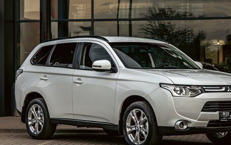 Mitsubishi Outlander III рестайлинг 3, 2014 год, 1 350 000 рублей, 7 фотография