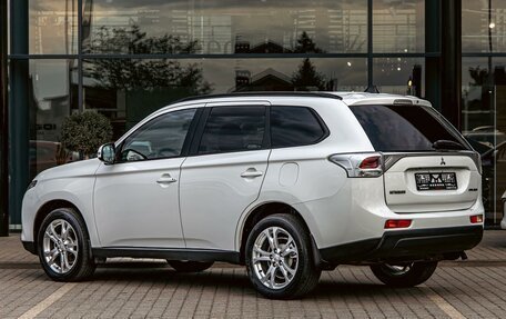 Mitsubishi Outlander III рестайлинг 3, 2014 год, 1 350 000 рублей, 4 фотография