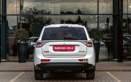 Mitsubishi Outlander III рестайлинг 3, 2014 год, 1 350 000 рублей, 5 фотография