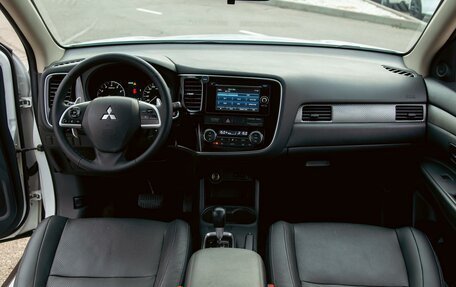 Mitsubishi Outlander III рестайлинг 3, 2014 год, 1 350 000 рублей, 15 фотография