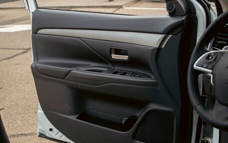 Mitsubishi Outlander III рестайлинг 3, 2014 год, 1 350 000 рублей, 12 фотография