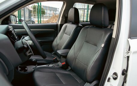 Mitsubishi Outlander III рестайлинг 3, 2014 год, 1 350 000 рублей, 11 фотография