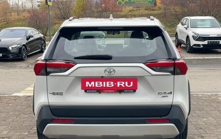 Toyota RAV4, 2025 год, 3 890 000 рублей, 6 фотография