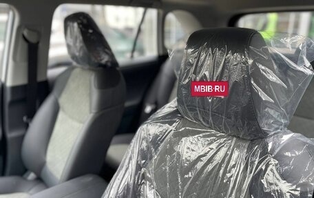 Toyota RAV4, 2025 год, 3 890 000 рублей, 12 фотография