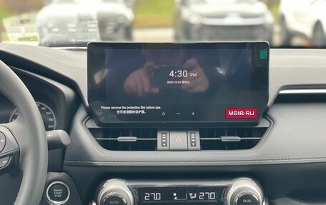 Toyota RAV4, 2025 год, 3 890 000 рублей, 21 фотография