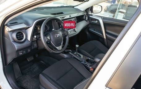 Toyota RAV4, 2019 год, 2 335 000 рублей, 13 фотография