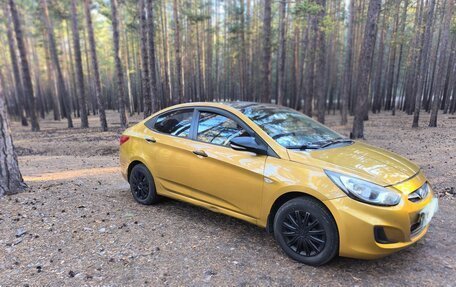 Hyundai Solaris II рестайлинг, 2012 год, 730 000 рублей, 1 фотография