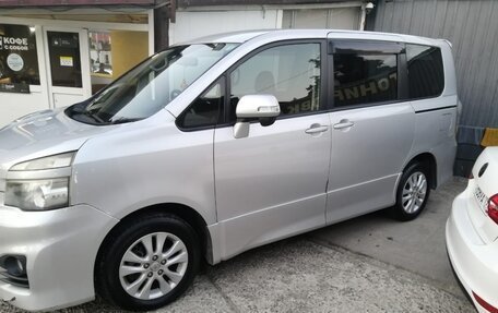 Toyota Voxy II, 2012 год, 1 300 000 рублей, 3 фотография