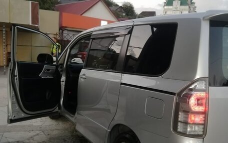 Toyota Voxy II, 2012 год, 1 300 000 рублей, 6 фотография