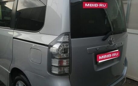 Toyota Voxy II, 2012 год, 1 300 000 рублей, 5 фотография