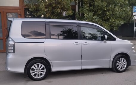 Toyota Voxy II, 2012 год, 1 300 000 рублей, 12 фотография