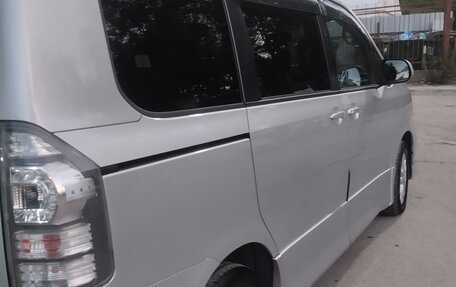 Toyota Voxy II, 2012 год, 1 300 000 рублей, 13 фотография