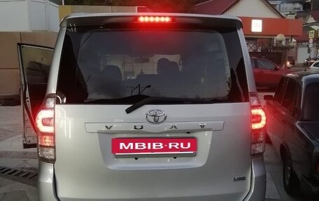 Toyota Voxy II, 2012 год, 1 300 000 рублей, 7 фотография