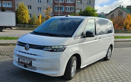 Volkswagen Multivan, 2022 год, 5 900 000 рублей, 2 фотография