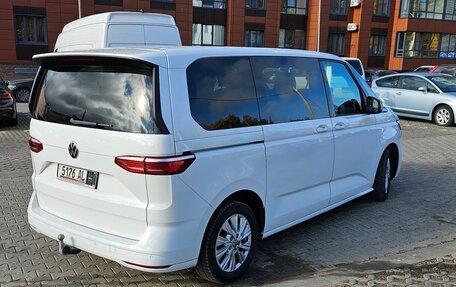 Volkswagen Multivan, 2022 год, 5 900 000 рублей, 4 фотография