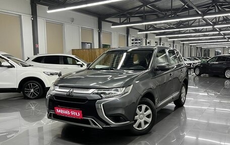 Mitsubishi Outlander III рестайлинг 3, 2019 год, 1 995 000 рублей, 1 фотография