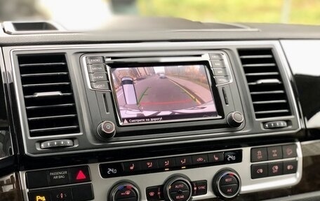 Volkswagen Multivan T6 рестайлинг, 2018 год, 4 499 000 рублей, 28 фотография