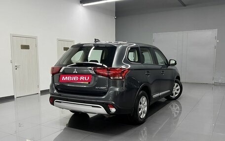 Mitsubishi Outlander III рестайлинг 3, 2019 год, 1 995 000 рублей, 2 фотография