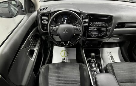 Mitsubishi Outlander III рестайлинг 3, 2019 год, 1 995 000 рублей, 12 фотография