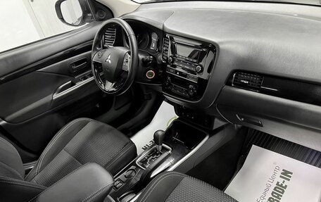 Mitsubishi Outlander III рестайлинг 3, 2019 год, 1 995 000 рублей, 14 фотография