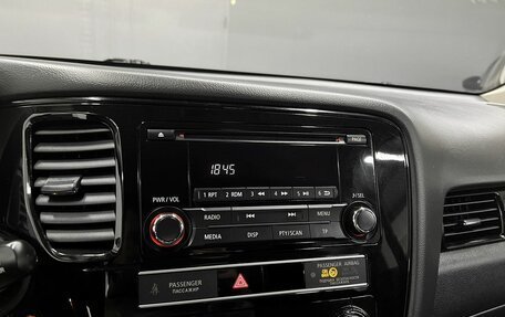 Mitsubishi Outlander III рестайлинг 3, 2019 год, 1 995 000 рублей, 16 фотография