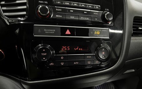 Mitsubishi Outlander III рестайлинг 3, 2019 год, 1 995 000 рублей, 17 фотография