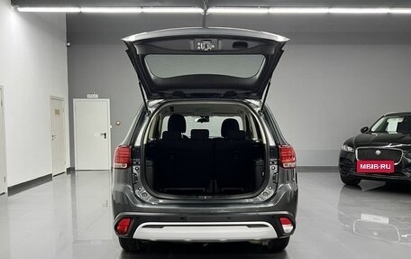 Mitsubishi Outlander III рестайлинг 3, 2019 год, 1 995 000 рублей, 7 фотография