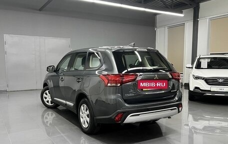Mitsubishi Outlander III рестайлинг 3, 2019 год, 1 995 000 рублей, 6 фотография