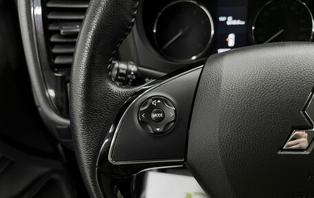 Mitsubishi Outlander III рестайлинг 3, 2019 год, 1 995 000 рублей, 19 фотография