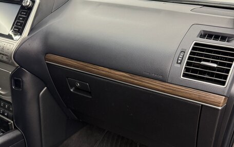 Toyota Land Cruiser Prado 150 рестайлинг 2, 2019 год, 4 500 000 рублей, 5 фотография