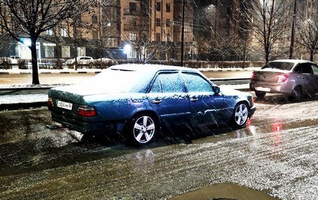 Mercedes-Benz E-Класс, 1995 год, 240 000 рублей, 2 фотография