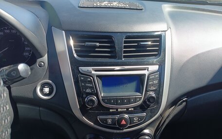 Hyundai Solaris II рестайлинг, 2011 год, 880 000 рублей, 19 фотография