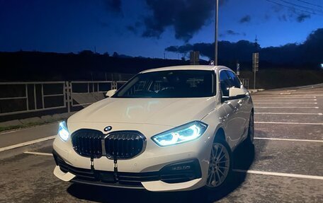 BMW 1 серия, 2022 год, 1 850 000 рублей, 3 фотография