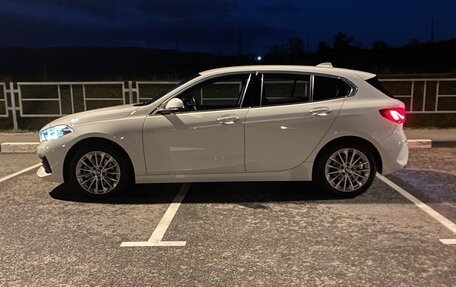 BMW 1 серия, 2022 год, 1 850 000 рублей, 5 фотография