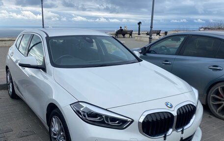 BMW 1 серия, 2022 год, 1 850 000 рублей, 20 фотография