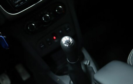 Renault Logan II, 2017 год, 820 000 рублей, 14 фотография