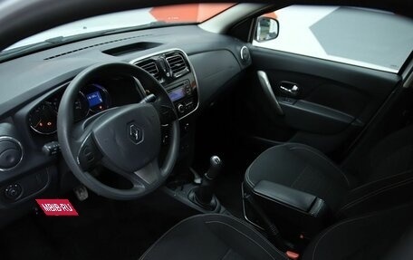 Renault Logan II, 2017 год, 820 000 рублей, 10 фотография