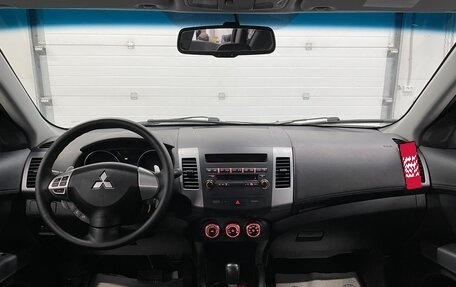 Mitsubishi Outlander III рестайлинг 3, 2011 год, 1 399 000 рублей, 10 фотография