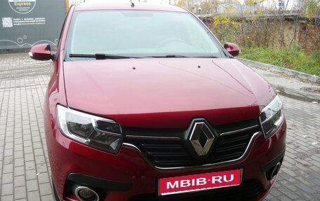 Renault Logan II, 2018 год, 1 050 000 рублей, 1 фотография