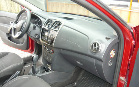 Renault Logan II, 2018 год, 1 050 000 рублей, 10 фотография