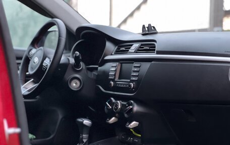 KIA Rio IV, 2018 год, 1 397 000 рублей, 10 фотография