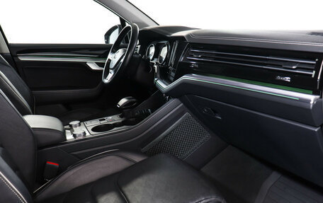 Volkswagen Touareg III, 2019 год, 4 290 000 рублей, 9 фотография
