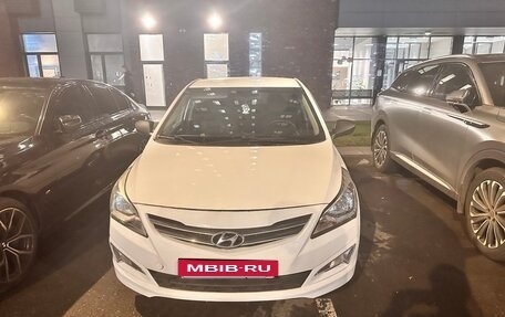 Hyundai Solaris II рестайлинг, 2015 год, 650 000 рублей, 1 фотография