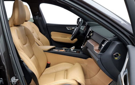 Volvo XC60 II, 2023 год, 3 550 000 рублей, 10 фотография