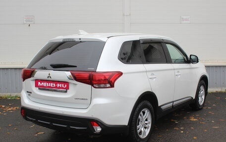 Mitsubishi Outlander III рестайлинг 3, 2018 год, 1 715 000 рублей, 4 фотография