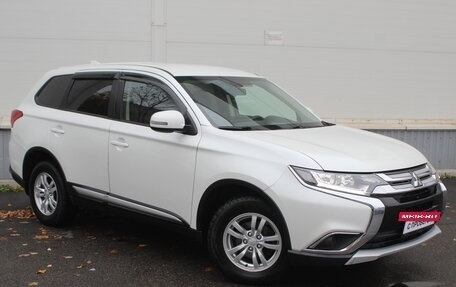 Mitsubishi Outlander III рестайлинг 3, 2018 год, 1 715 000 рублей, 3 фотография
