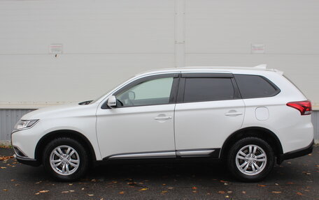 Mitsubishi Outlander III рестайлинг 3, 2018 год, 1 715 000 рублей, 6 фотография